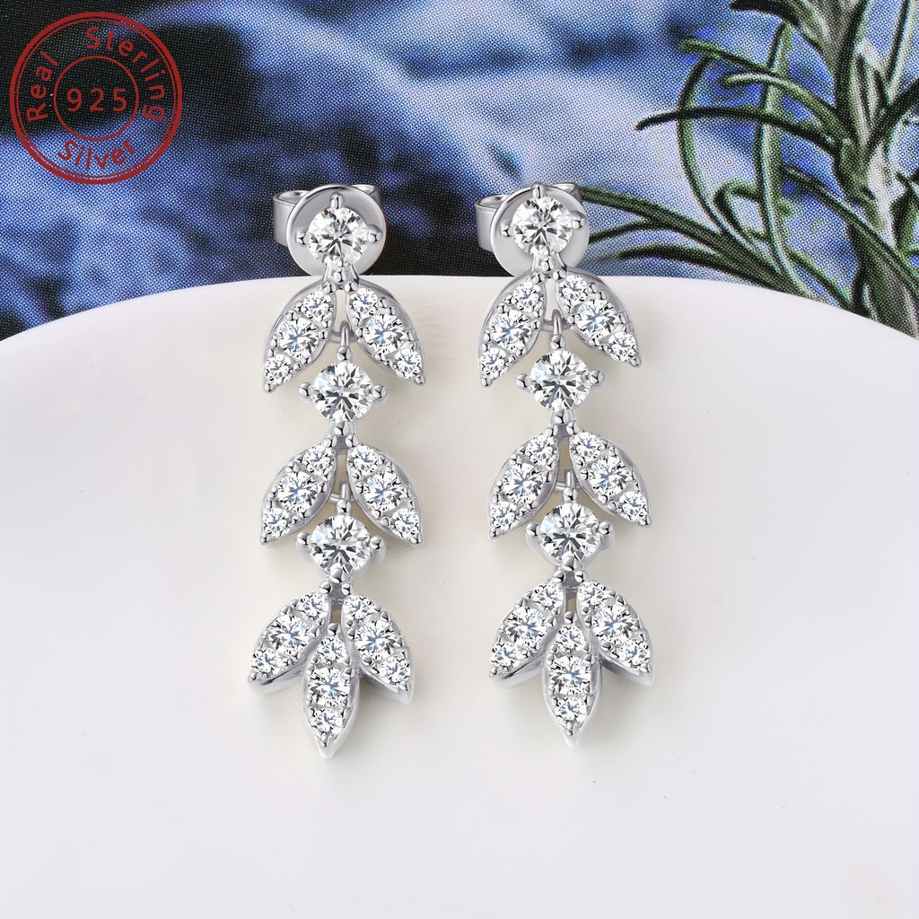 Para kolczyków z moissanitem wykonanych ze srebra 925, motyw liści