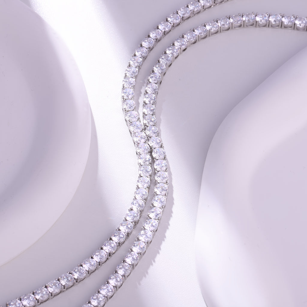 Łańcuszek moissanit o masie 0,3 karata