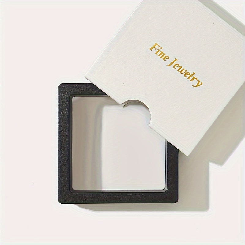 Pierścionek z moissanitem, ze srebra 925 pokrytego 18-karatowym złotem.